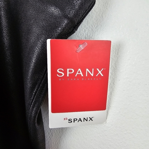 Spanx Black Faux Leather Flouncy Skater Skirt NWT, size 3X - Picture 3 of 9